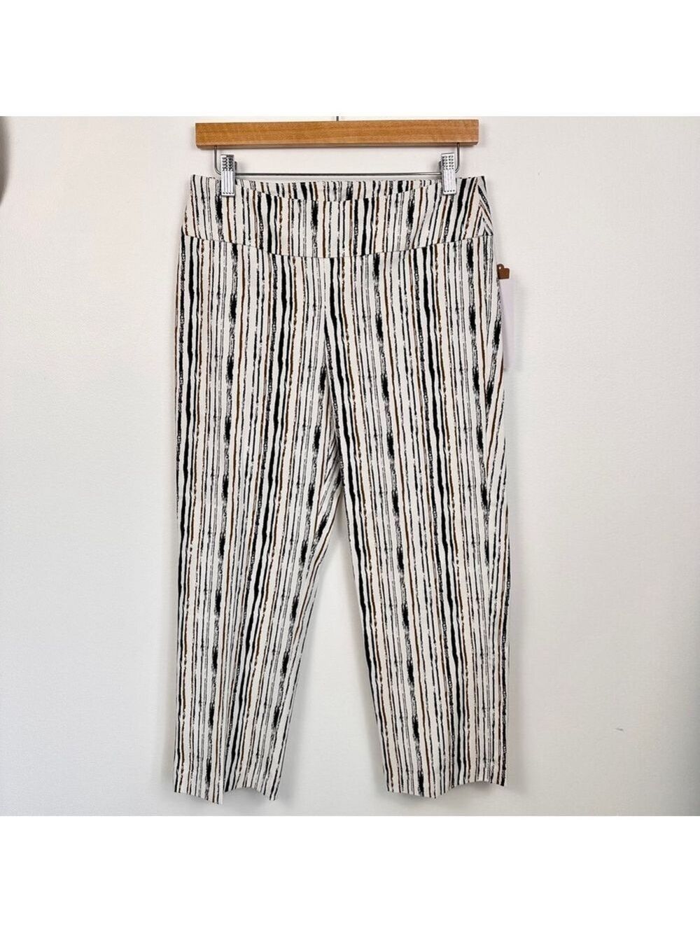 Women's S.C. & CO. Pants Size 8 White Black Striped Capri